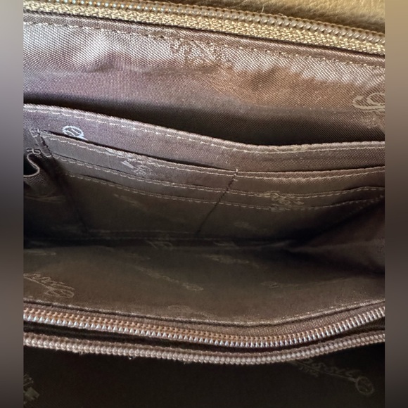 Fossil handbag purse. Soft brown leather. Zipper closures, zippered front pocket - Picture 9 of 12